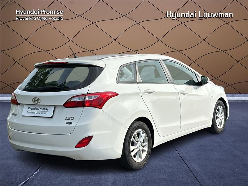 Hyundai i30 1,6 MPI Trikolor - fotka 2 z 16