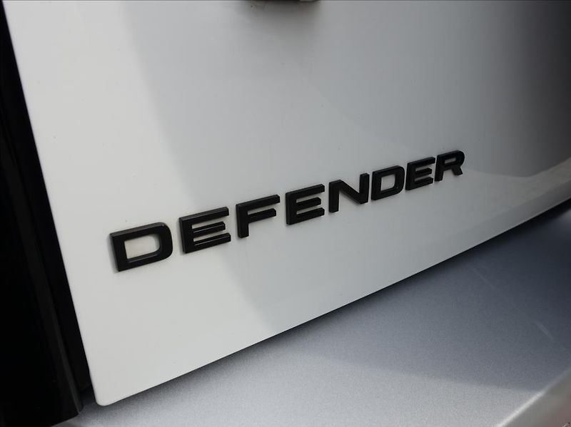 Land Rover Defender 2,0 D240 110 SE,el.tažné,DPH - fotka 37 z 39