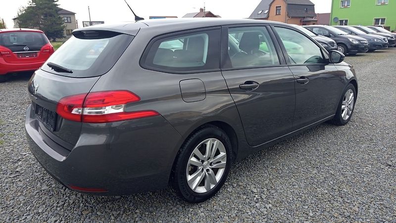 Peugeot 308 (2018) - fotka 8 z 36