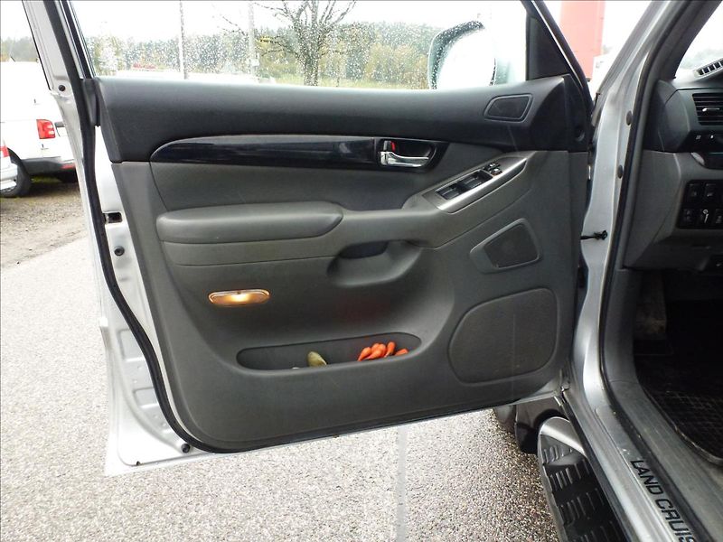 Toyota Land Cruiser 3,0 120 D4-D Lux+ Automat - fotka 17 z 58