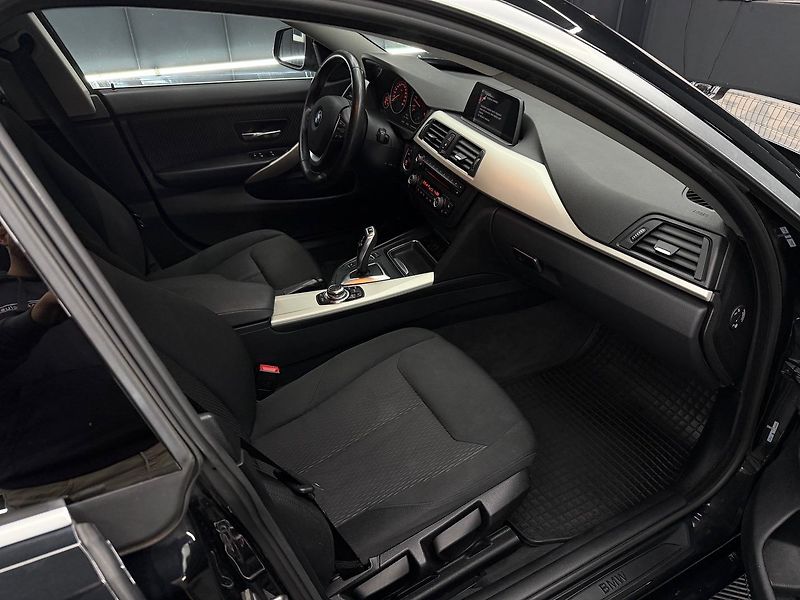 BMW Řada 4 (2015) Gran Coupé 418d A/T - fotka 10 z 24
