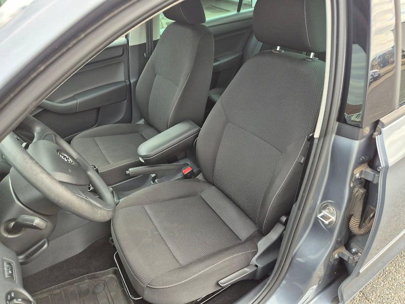 Škoda Rapid (2013) Ambition 1.6 TDI 77 kW 5°manuá - fotka 15 z 27