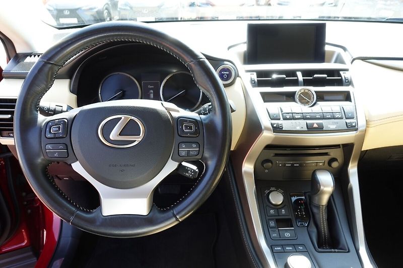 Lexus NX 300h NX300h AWD DC Executive Plus S - fotka 17 z 35