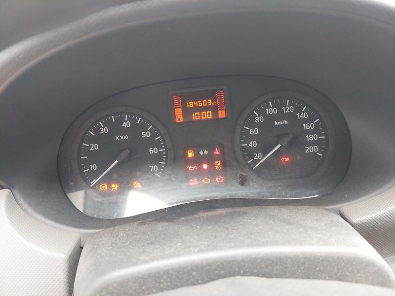 Dacia Sandero (2009) 1.2i-16v - fotka 11 z 17