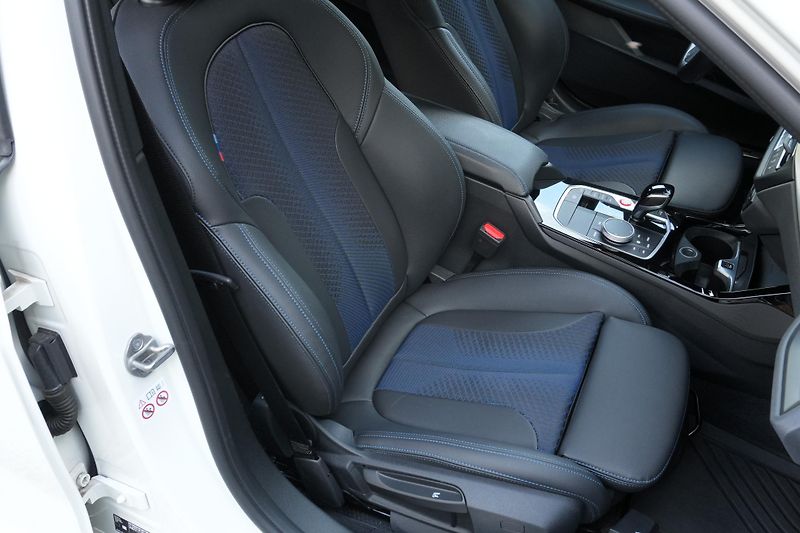 BMW Řada 1 M135i xDrive, Harman, Komfort - fotka 32 z 32