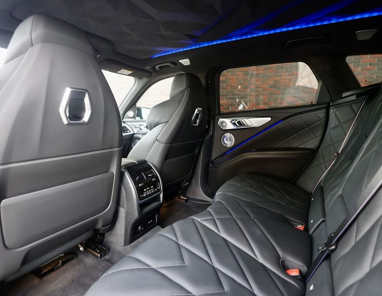 BMW XM (2023) 4.4 V8 ehybrid 480 KW - fotka 33 z 57