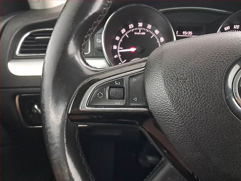 Škoda Superb (2014) Ambition 1.6 TDI, Navi - fotka 16 z 18
