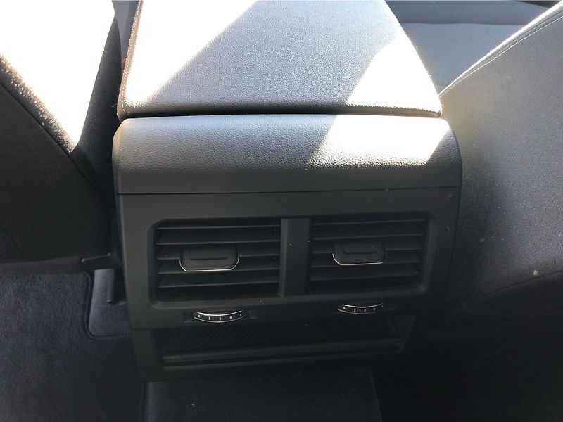 Volkswagen Touareg 3,0 TDI V6 4Motion - fotka 22 z 27