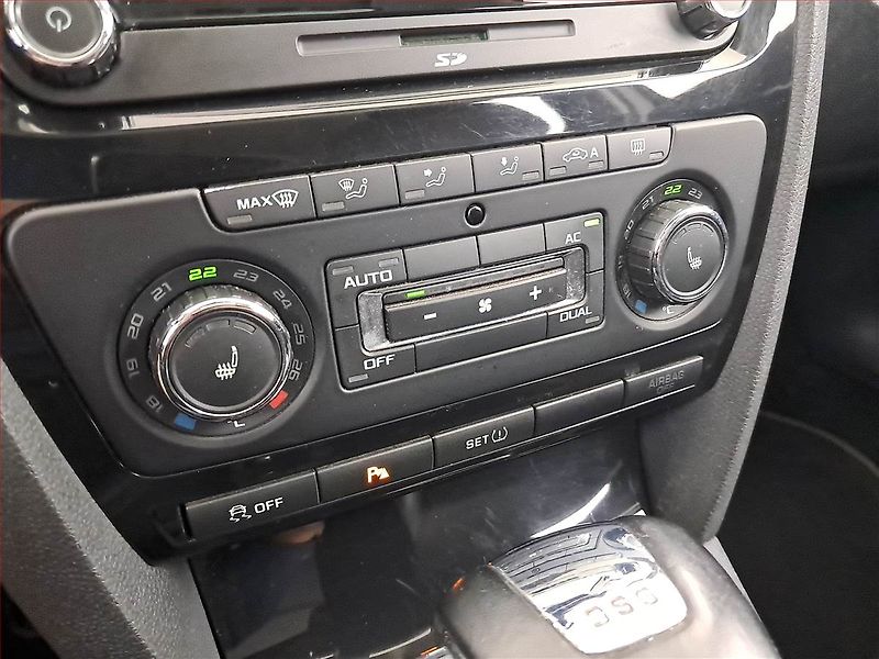 Škoda Octavia (2012) Laurin&Klement 2.0 TDI - fotka 17 z 23