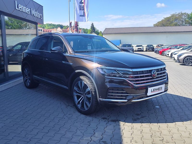 Volkswagen Touareg 3.0 TDi/210kW Elegance AT 4x4 - fotka 3 z 39