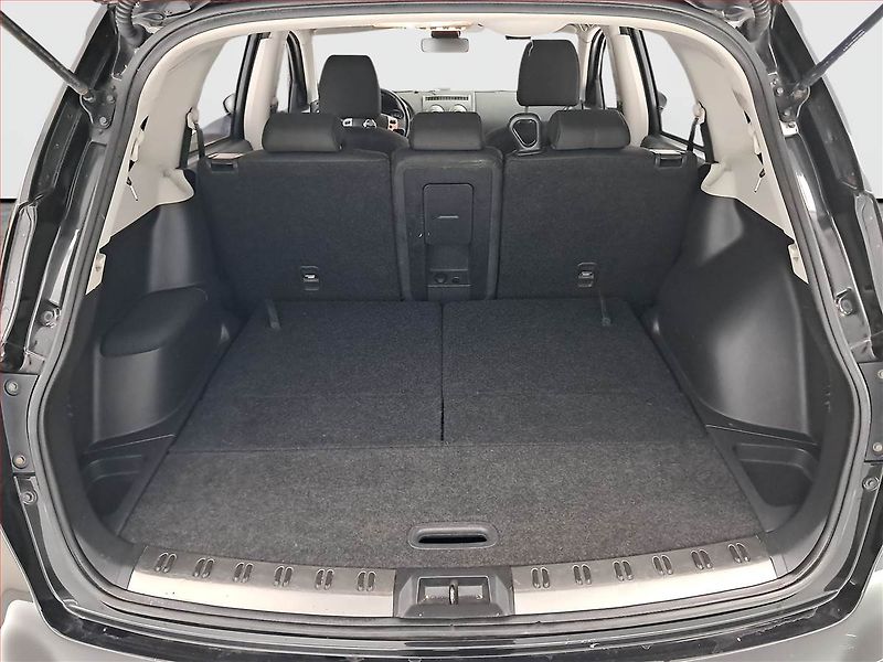 Nissan Qashqai (2011) 2.0 dCi, 4X4, Automat, 7 míst - fotka 14 z 20