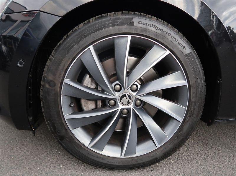 Škoda Superb 2,0 TSi,200kW,NovéČR,L&K,4x4 - fotka 27 z 32
