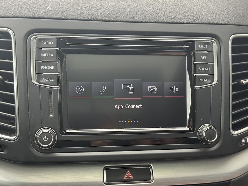 Volkswagen Sharan (2017) 2.0TDi 110kW 4M Highline 7míst - fotka 40 z 52