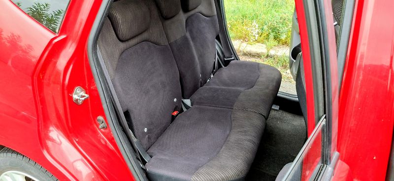 Honda Jazz 1.4 VTEC 73 KW - fotka 16 z 37