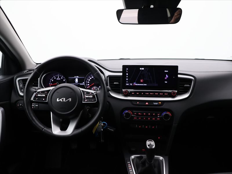 Kia Ceed 1,5 T-GDI 117kW TOP DPH CZ 1.M - fotka 24 z 32