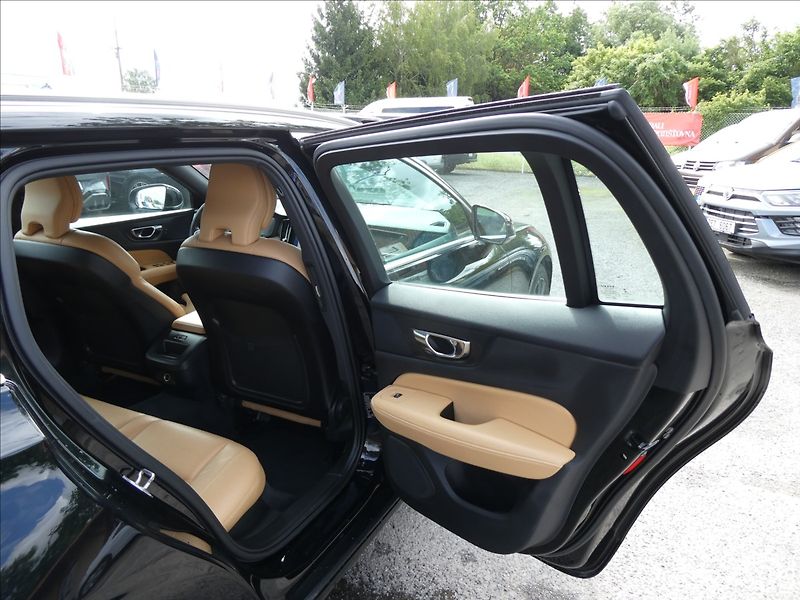 Volvo V60 2,0 D3 AWD Inscription,DPH,ČR - fotka 25 z 41