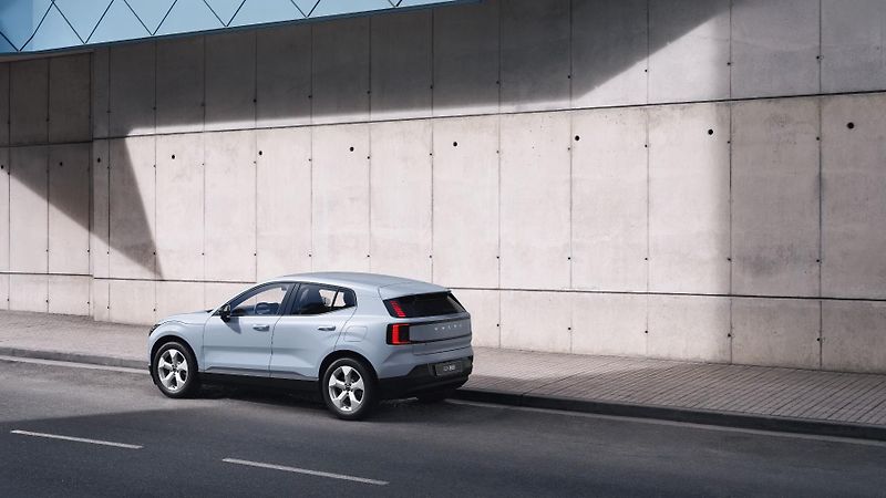 Volvo EX30 (2026) P3 RWD ESSENTIAL AUT - fotka 14 z 23