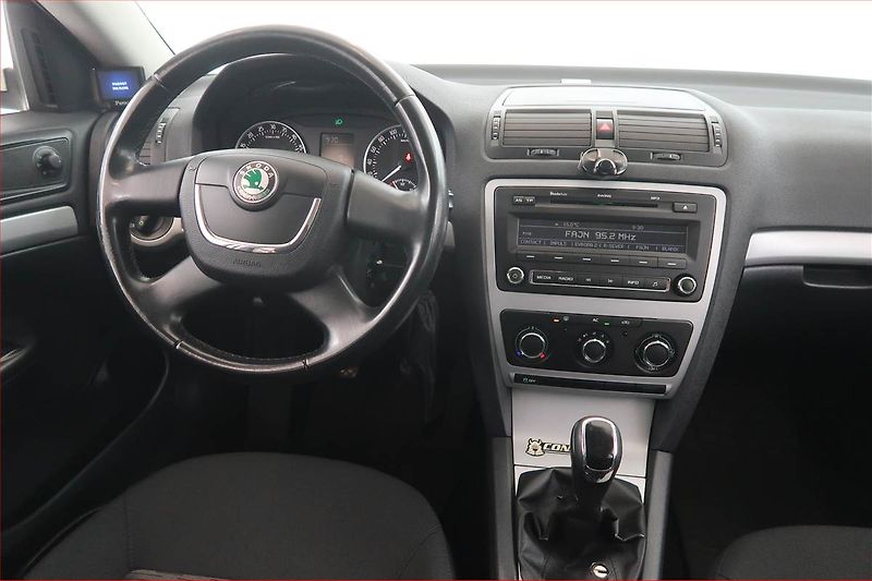 Škoda Octavia (2013) 1.6 TDI, po STK, jezdí výborně - fotka 7 z 14