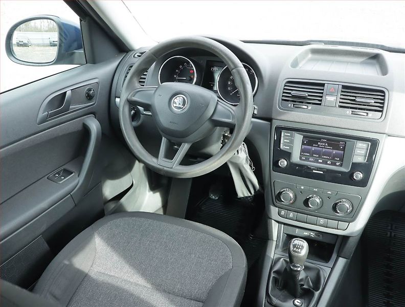 Škoda Yeti (2016) 2.0 TDI, 4X4, ČR,1.maj - fotka 7 z 17
