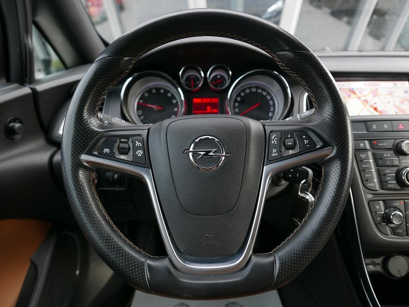 Opel Cascada 1,4 Turbo Cosmo REZERVACE - fotka 32 z 45
