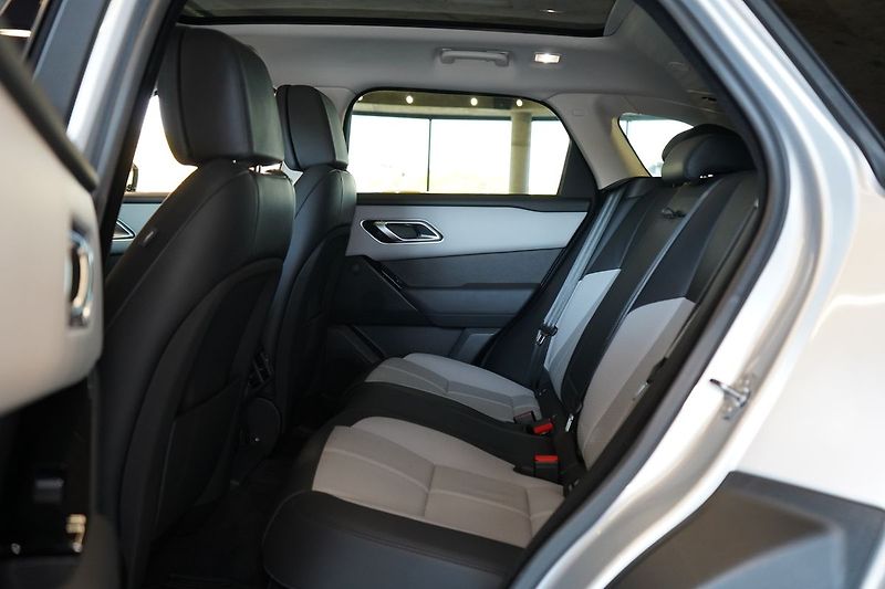 Land Rover Range Rover Velar D300 AWD Dynamic HSE, Vzduch - fotka 43 z 46