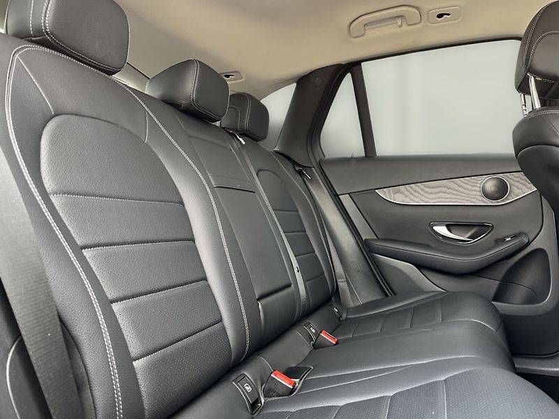 Mercedes-Benz GLC SUV 250 4MATIC 38 000 km - fotka 20 z 21