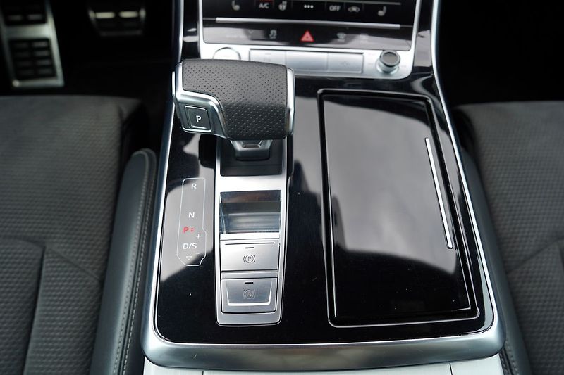 Audi Q8 55 TFSI Q/21kola/S-line/B&O - fotka 35 z 44