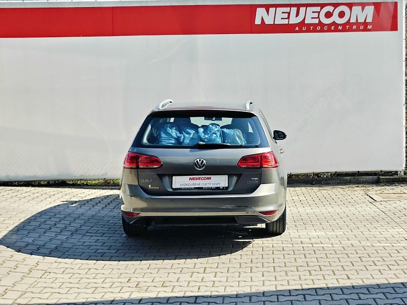 Volkswagen Golf (2014) 1,2 TSI 77 kW Comfortline - fotka 7 z 39