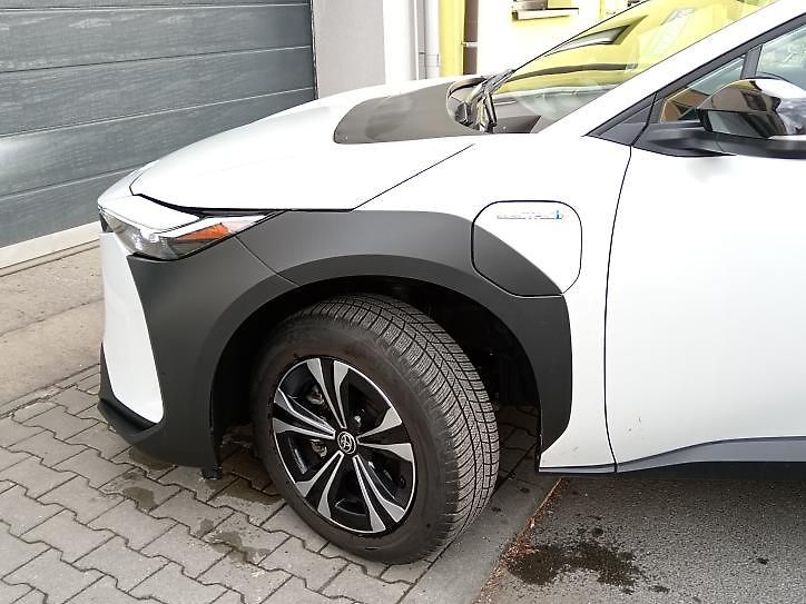 Toyota bZ4X (2024) v záruce 71,4KWh - fotka 2 z 23