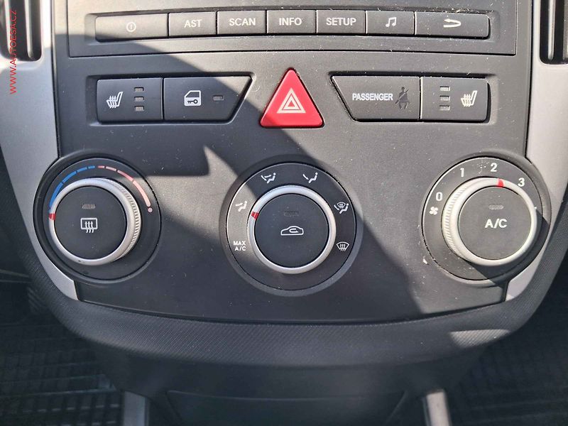 Kia Ceed (2010) 1.4 MPI, 1.maj,ČR, AC - fotka 13 z 17