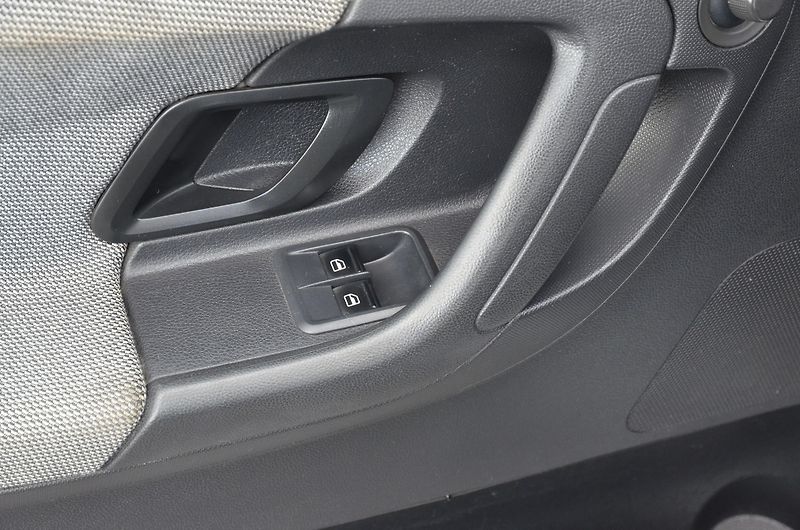 Škoda Fabia (2012) 1.2i ACTIVE / VYHŘ. SEDADLA - fotka 19 z 28