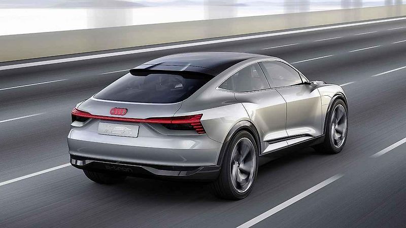 Koncept Audi e-tron Sportback.