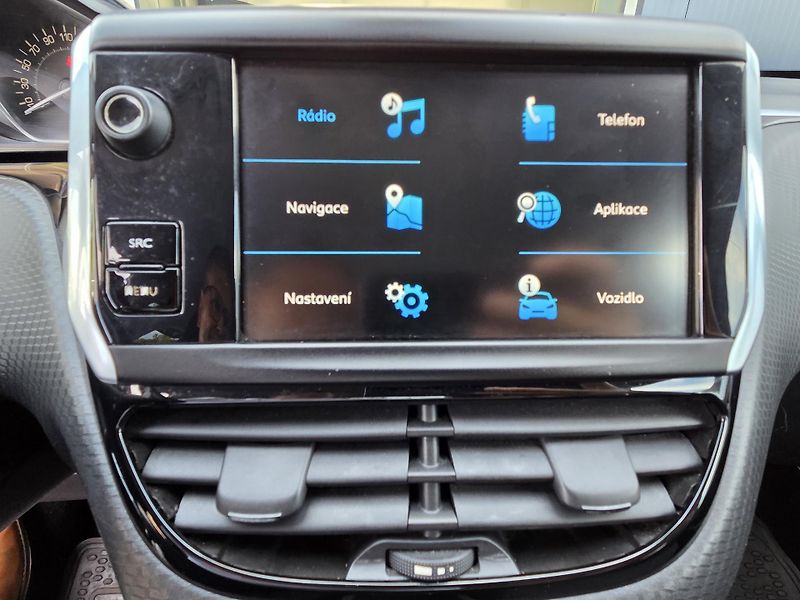 Peugeot 2008 (2019) 1.2 PT 110 ALLURE EAT6 - fotka 17 z 25