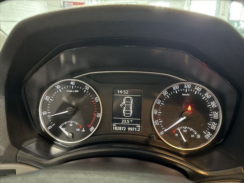 Škoda Octavia 1,4   TSI 90KW CARPLAY XENON - fotka 11 z 33