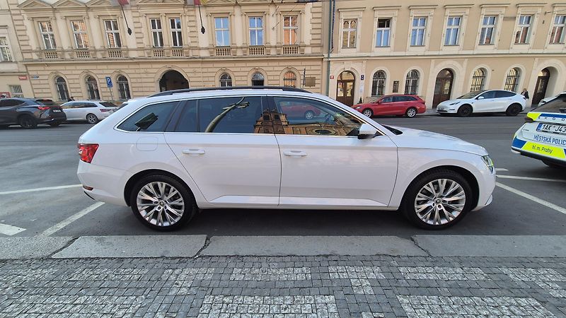 Škoda Superb (2020) - fotka 18 z 21