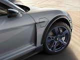 Koncept Porsche Mission E Cross Turismo.
