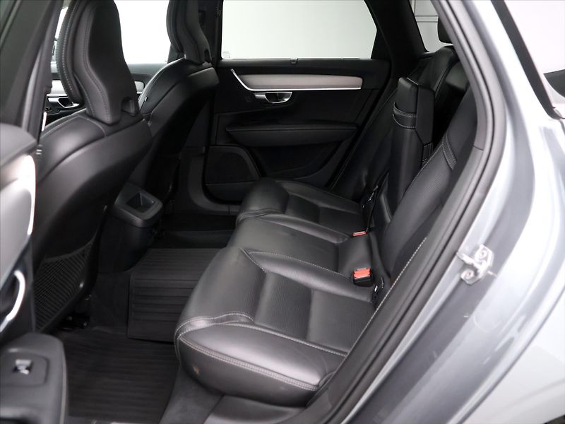 Volvo V90 2,0 D3 Drive-E Momentum Auto - fotka 15 z 38