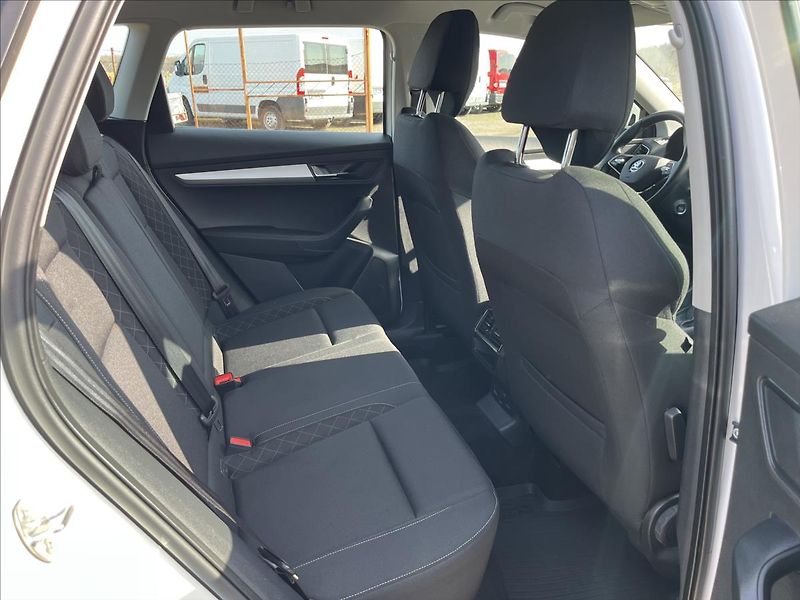 Škoda Karoq 2,0 TDi 110 4x4 DSG TAŽNÉ -DPH - fotka 12 z 46