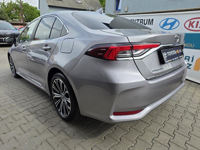Toyota Corolla 1.6-NÍZKÉ KM-PRAVIDELNÝ SERVIS - fotka 10 z 26