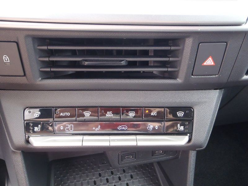 Opel Frontera Hybrid GS 1.2 Turbo 81kW - fotka 20 z 33