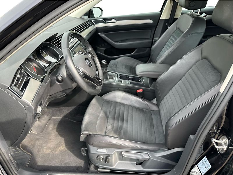 Volkswagen Passat 2.0TDI Highline 110Kw man 6st. - fotka 11 z 17