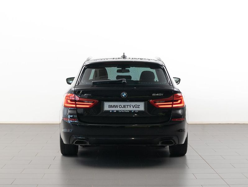 BMW Řada 5 540i xDrive Touring - fotka 4 z 22