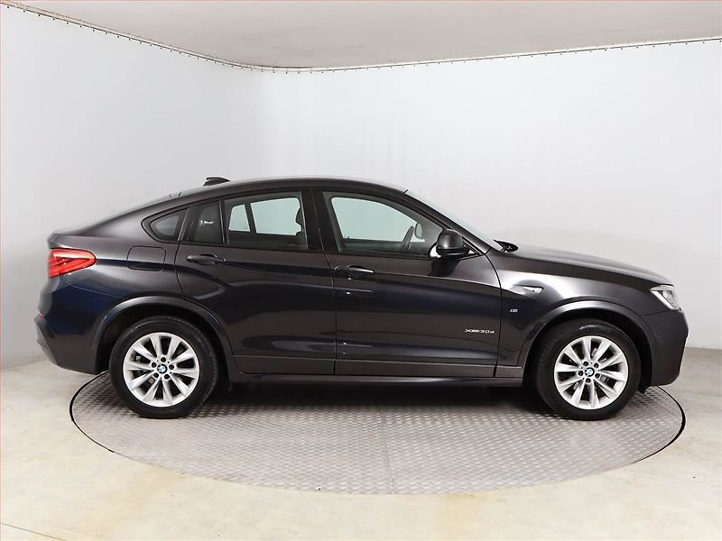 BMW X4 (2018) xDrive30d - fotka 6 z 19