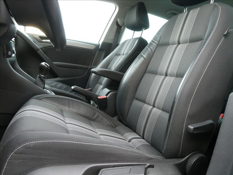 Volkswagen Golf 1,2 TSi 77kW MATCH serviska - fotka 31 z 45