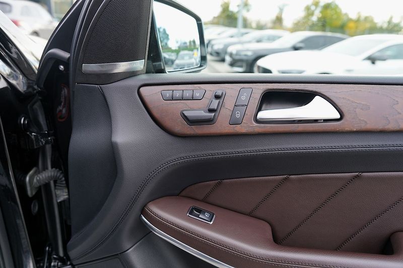 Mercedes-Benz GL 500 V8 AMG/4Matic/NOVÝ MOTOR - fotka 24 z 44