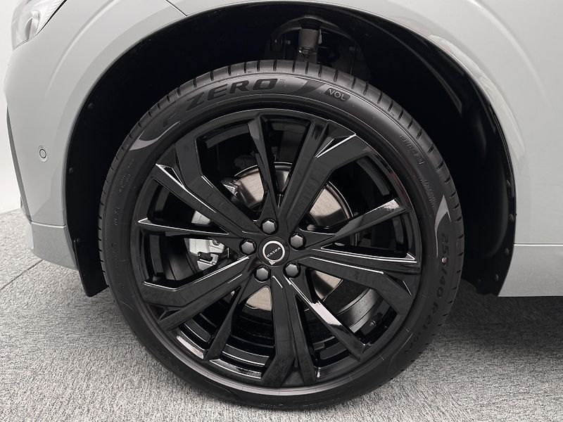 Volvo XC60 (2026) B5 AWD AUT PLUS BLACK EDITION - fotka 22 z 23