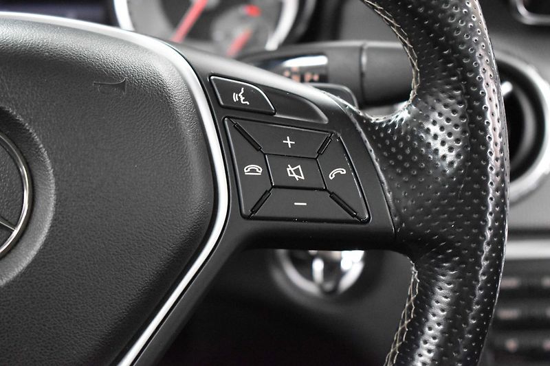Mercedes-Benz GLA 220d 4MATIC*HARMAN*KAMERA*ČR 1 - fotka 21 z 41