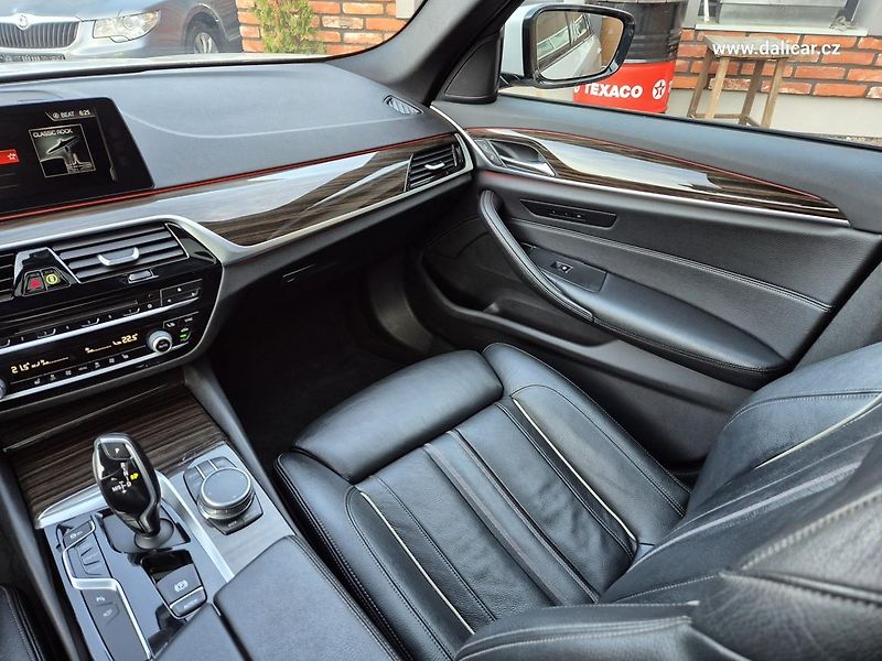 BMW Řada 5 (2017) 530d 195KW xDRIVE MSPORT Line - fotka 32 z 50