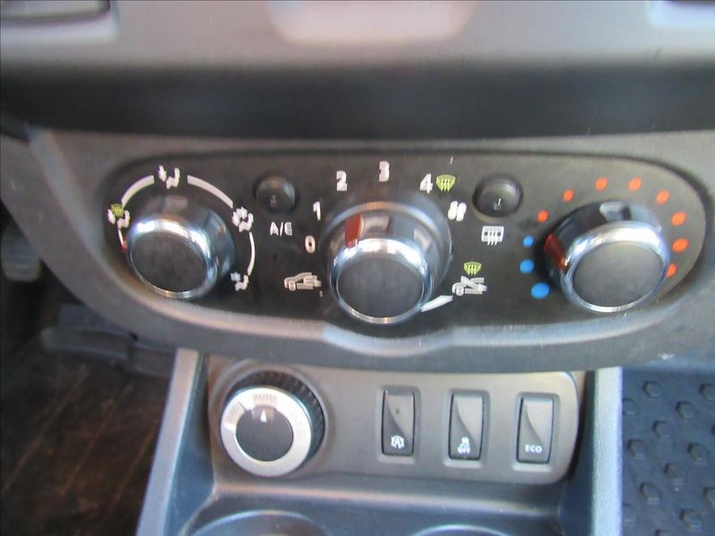 Dacia Duster 1,6 i 84kW 4x4 - fotka 17 z 25