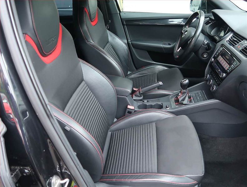 Škoda Octavia (2013) 2.0 TDI, Kůže, Navi, Bi-Xenony - fotka 9 z 15
